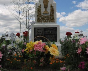 На тілі священника вирізали хрест і посипали сіллю