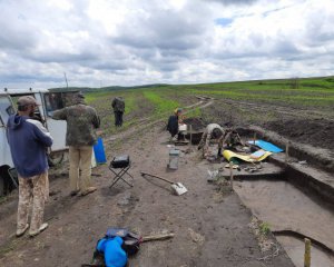 У полі на Черкащині відкопали древні амулети з Єгипту