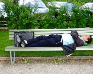 Старшим людям корисно спати вдень