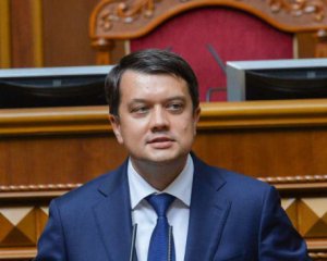 Офіс президента робив депутатам &quot;вигідні пропозиції&quot; за відставку Разумкова, але не зібрав голосів - ЗМІ