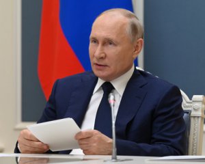 Путин заявил Макрона о &quot;деструктивных действиях&quot; Украины по Донбассу