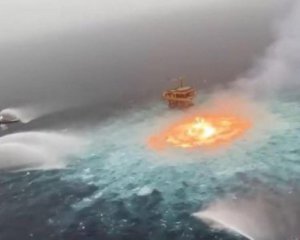 В Мексиканском заливе произошел пожар на подводной трубопроводе. Видео