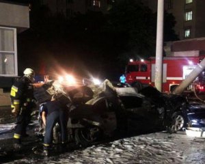 Люди вибігали із палаючого авто - в Дніпрі серед ночі трапилась моторошна аварія