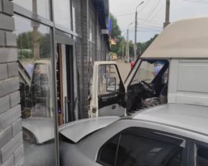 У Дніпрі у водія мікроавтобуса стався напад епілепсії, є потерпілі