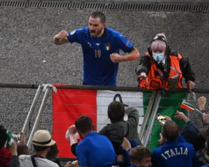 Женщина-стюард не пустила к команде  звезду сборной Италии