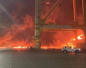 В порту Дубая взорвался танкер с нефтью