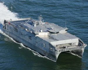 Транспортно-десантный корабль ВМС США направляется к Черному морю