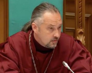 Погрози французькою і неетична поведінка: НАЗК вимагає звільнити суддю КСУ