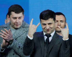 Зеленский уволил сценариста сериала &quot;Слуга народа&quot; с должности в ОП