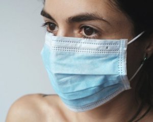 Маски з українцями надовго – головний санлікар засмутив прогнозом