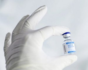 Вакциною Pfizer щеплюватимуть усіх охочих