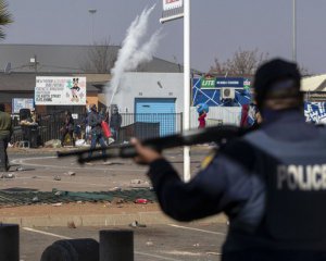 В ПАР посадили колишнього президента. В масових заворушеннях загинули 72  людини