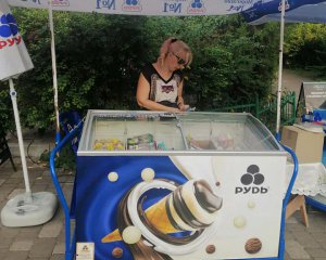 Продавец мороженого поиздевался над покупателем за украинский язык