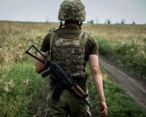 Двое военных получили ранения