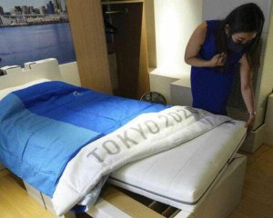 Для олимпийцев установили кровати, на которых невозможно заниматься сексом