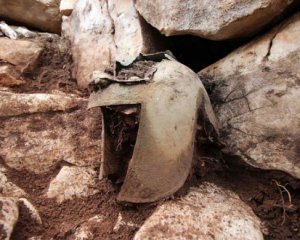 У печері знайшли шолом давнього воїна