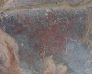 У лісі знайшли давні наскельні малюнки