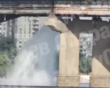 Не минуло й 10 днів: знову фонтанує столичний міст Патона