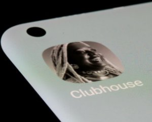 Clubhouse скасувала систему інвайтів: тепер соцмережа доступна всім