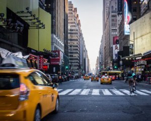 Запустили службу таксі без водія - поїздки безплатні