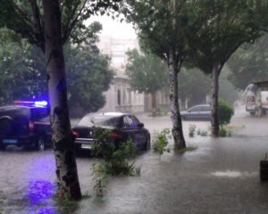 Тіла плавали у воді: жертвами негоди стали двоє чоловіків