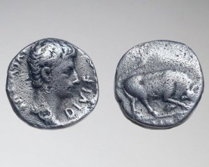 Нашли монету с изображением первого римского императора