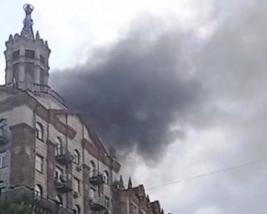 У центрі Києва зайнялась пожежа