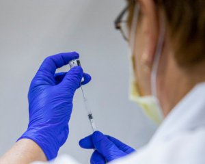 Схвалили ковід-вакцину для щеплення підлітків