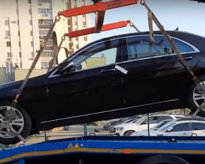 Владелец автосалона продал украденное BMW и держал в страхе потерпевшего