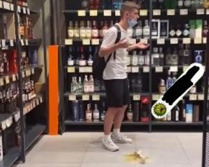 Блогер разбил в магазине бутылку виски за $ 7,5 тыс. ради видео
