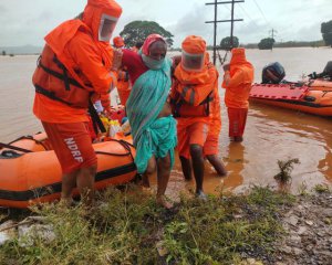 От наводнения погибли не менее 180 человек