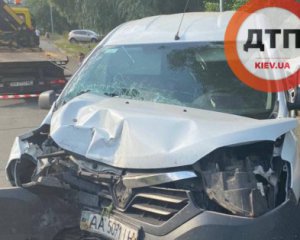 Пьяный водитель оставил киевлян без света и заснул в патрульном авто