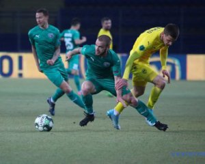 Футбольний клуб знімається зі змагань після гри з командою українського олігарха