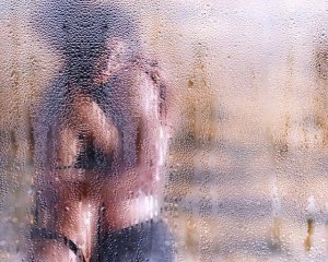 Секс утрьох та підзирання: які сексуальні фантазії стали найбільш популярними