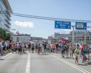 Центр столицы перекрыли протестующие против ограничений для непривитых