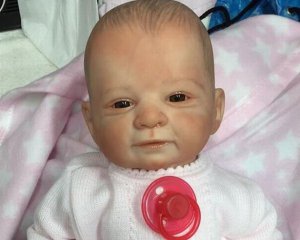 Гиперреалистичные куклы позволяют родителям справиться с выкидышами