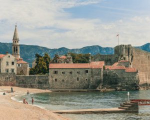 У бар з ковід-сертифікатом: Чорногорія запровадила нові правила