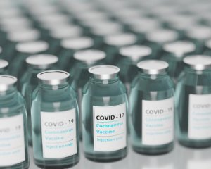 Израиль выбросит 80 тысяч вакцин от коронавируса
