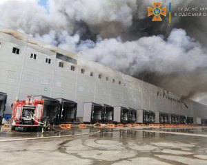 Под Одессой масштабный пожар: горят склады