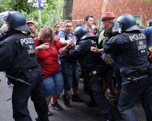 В Берлине задержали почти 600 участников антикарантинного протеста