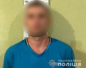 Возив у машині і ґвалтував: зловмисник 5 год. знущався з 18-річної