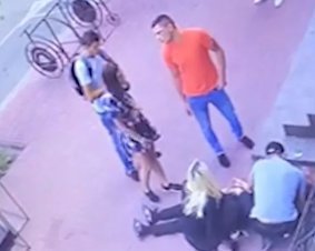 В сети появилось видео избиения танцора Дорофеевой возле гей-клуба