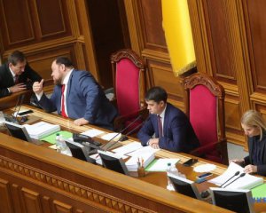 Разумков збирає Раду на позачергове засідання в День Незалежності