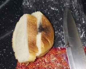 Грінок не буде: у росіянки на кухні вибухнув батон