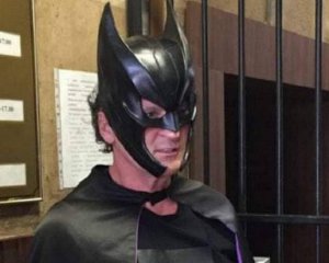 Экс-нардеп пришел на допрос в костюме Бэтмена