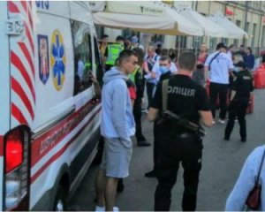 У центрі Києва чоловік порізав підлітка