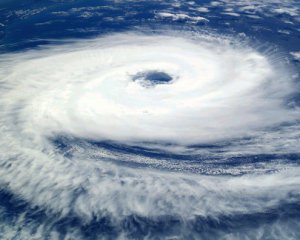 Японію накриють два потужні тайфуни