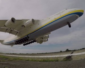Показали унікальні кадри польоту найвідомішого літака України
