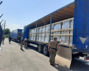 На Донбасс отправили 20 грузовиков гуманитарной помощи