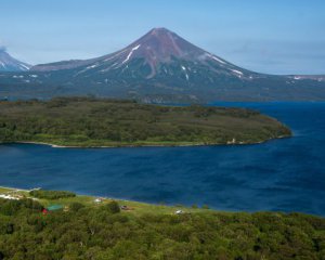 Упав вертолет с туристами и затонул в озере